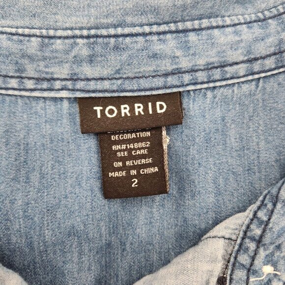 Torrid Women's Denim Long Sleeve Button-Down Shirt Size 2 (18/20 or 2X) - Picture 3 of 3